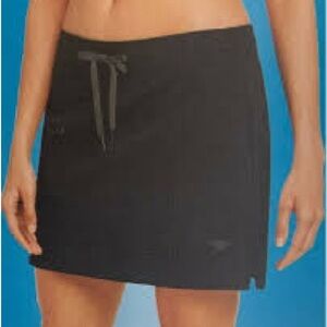 `*~Speedo Woven women’s skort small new with tags